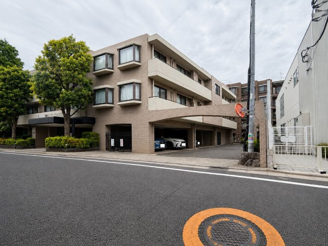 クレアモントハウス（駐車場）の外観