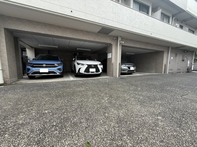 クレアモントハウス（駐車場）の外観
