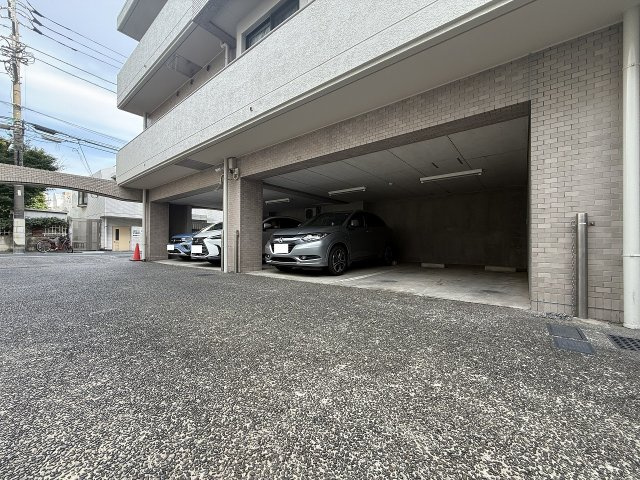 クレアモントハウス（駐車場）の外観