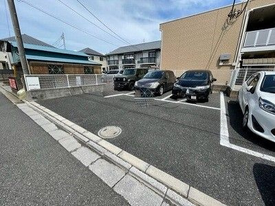 レオパレスさくらの駐車場