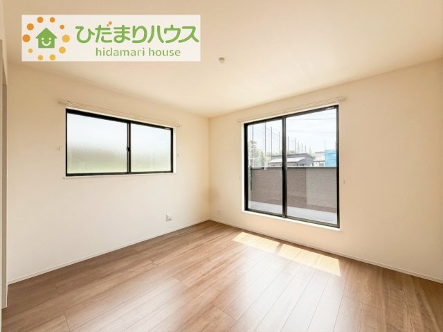 【寝室】 | つくばみらい市伊奈東41番　新築戸建　B号棟 | 大きなベッドを置いても余裕の広さの主寝室♪