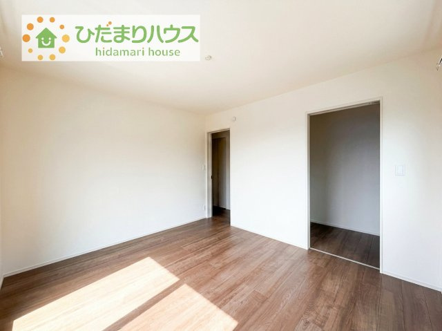 【寝室】 | つくばみらい市伊奈東41番　新築戸建　B号棟 | ゆとりのある主寝室！ご家族全員で寝れちゃいます♪