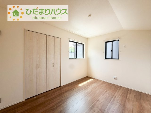 【洋室】 | つくばみらい市伊奈東41番　新築戸建　B号棟 | 机にベットを置けば子供部屋の完成です！