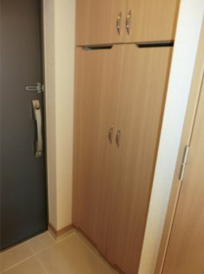 中野区上鷺宮２丁目の賃貸マンションの玄関