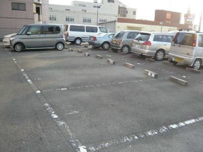 スカイビュー東土川の駐車場