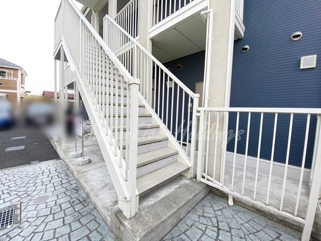 藤沢市長後のアパートのエントランス