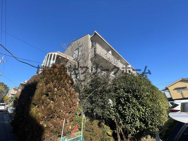 三鷹市上連雀３丁目の賃貸マンションのエントランス