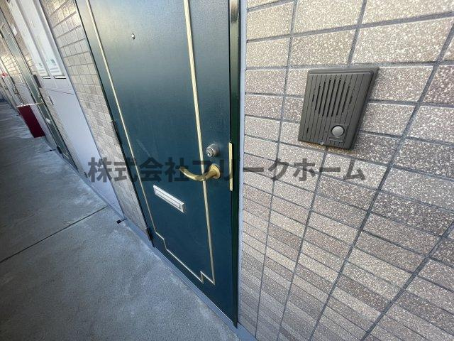 三鷹市上連雀３丁目の賃貸マンションの玄関