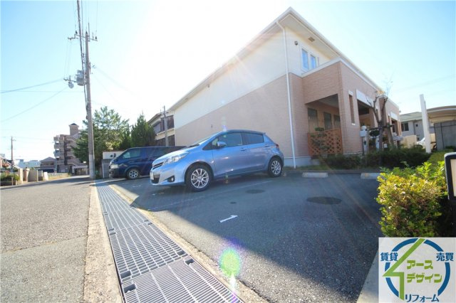 メゾンドエムの駐車場
