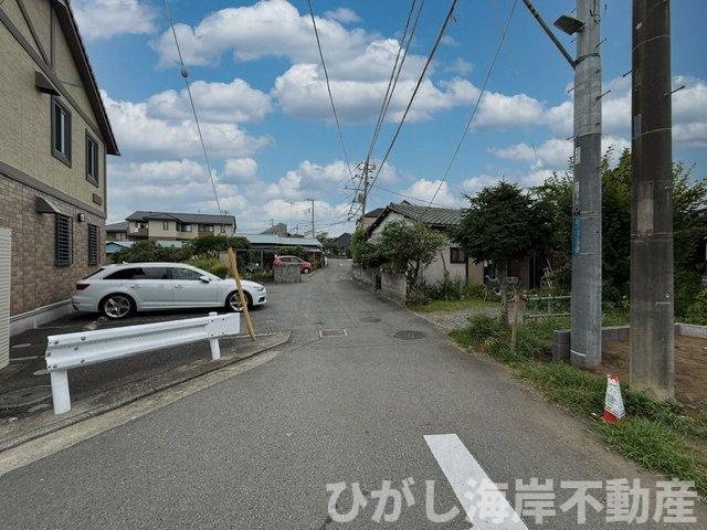 茅ケ崎市香川５丁目　新築戸建の前面道路含む現地写真|9月5日撮影　造成工事中　現地外観