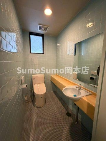 ベルヴィ本山中町のトイレ|落ち着いた色調のトイレです