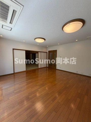 ベルヴィ本山中町の洋室|明るい洋室です