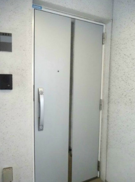 中野区大和町１丁目の賃貸マンションの玄関