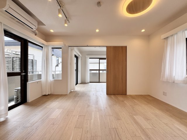 ハイシティ馬橋の居間・リビング|ドキドキの新生活も、安心してスタート。ぴったりの住まいを見つけませんか？クランディアが一緒に住まい選びをサポートします‼　まずは、お気軽にお問合せください　＃クランディア
