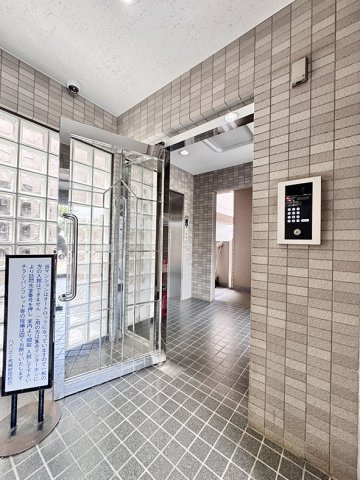 ハイシティ馬橋のロビー|ドキドキの新生活も、安心してスタート。ぴったりの住まいを見つけませんか？クランディアが一緒に住まい選びをサポートします‼　まずは、お気軽にお問合せください　＃クランディア