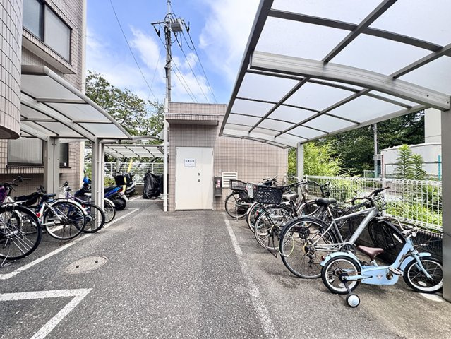ハイシティ馬橋の駐輪場|ドキドキの新生活も、安心してスタート。ぴったりの住まいを見つけませんか？クランディアが一緒に住まい選びをサポートします‼　まずは、お気軽にお問合せください　＃クランディア