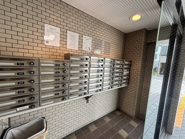 セントエルモお花茶屋のその他共用部分|住まう方の毎日に寄り添う、整然としたメールコーナー。
