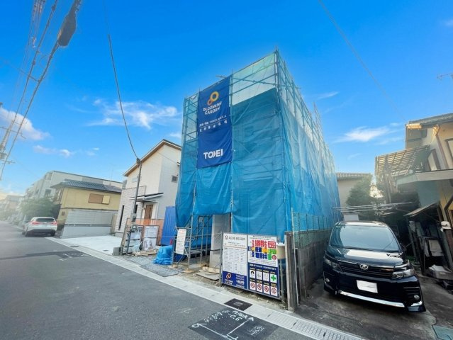 即日案内可能■宇治市大久保町南ノ口　新築一戸建ての前面道路含む現地写真|周辺は落ち着いた街並みの住宅地！子育てがしやすい住環境です！まだ未完成ですが、現地でしかわからない事もございます。是非一度ご覧ください。
