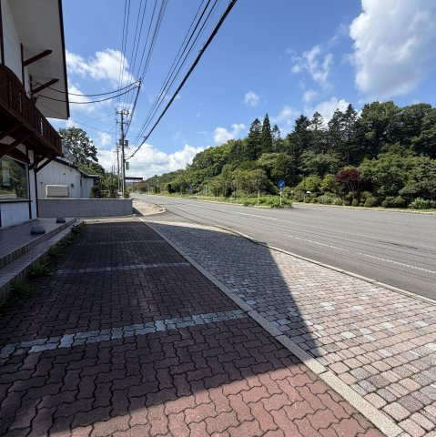 登別市中登別町133-27テナントの駐車場