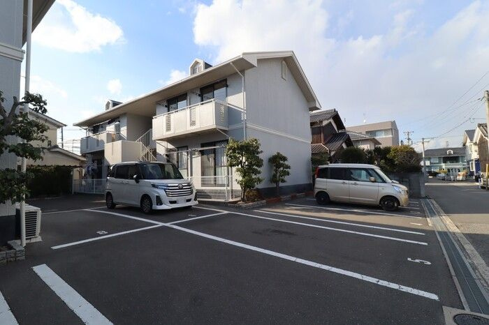 ニューハイツ1993　A棟の駐車場