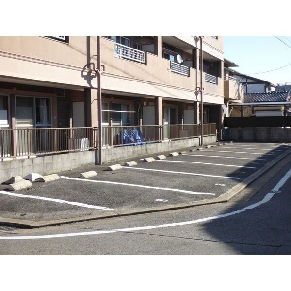 スリーアイランドの駐車場