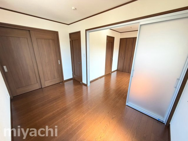徳島市佐古六番町の一戸建ての洋室