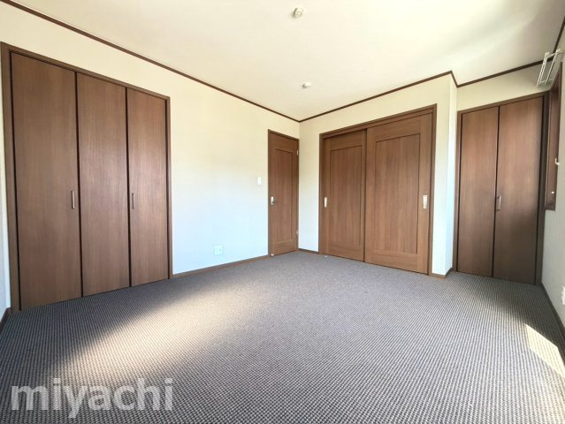 徳島市佐古六番町の一戸建ての洋室