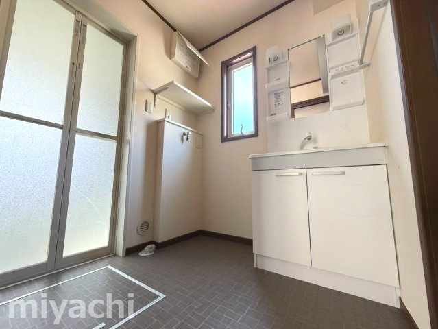 徳島市佐古六番町の一戸建ての洗面所