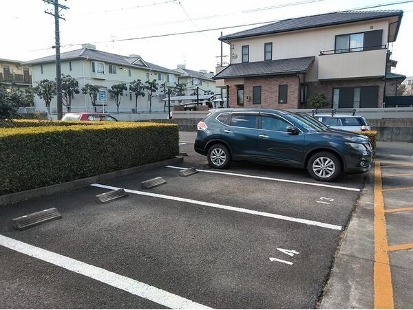 マウンテールの駐車場