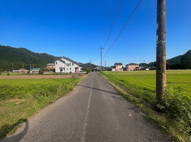 佐野市牧町｜積水ハウス施工の注文住宅　ゆとりある6LDK・自然を望む住環境の前面道路含む現地写真