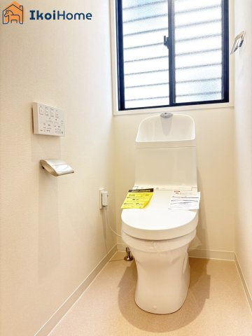 神戸市西区井吹台西町３丁中古戸建のトイレ|【ホームページに現地動画掲載中】●年中無休：当日予約可●ウォシュレット・暖房便座脱臭機能付きトイレ