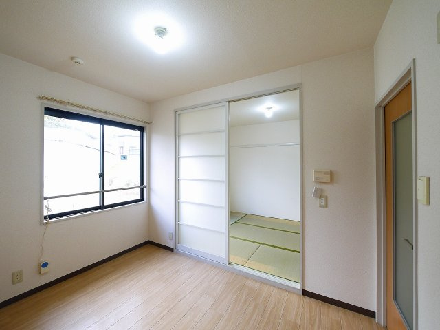 タモサーチBの寝室|広々とした洋室です