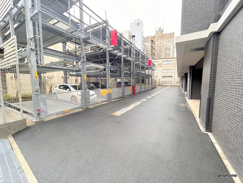 プレサンスロジェ新梅田　仲介手数料無料の駐車場