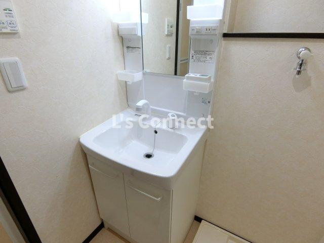 【洗面所】 | サンライズ江合錦町 | 朝の支度もスムーズな独立洗面台。