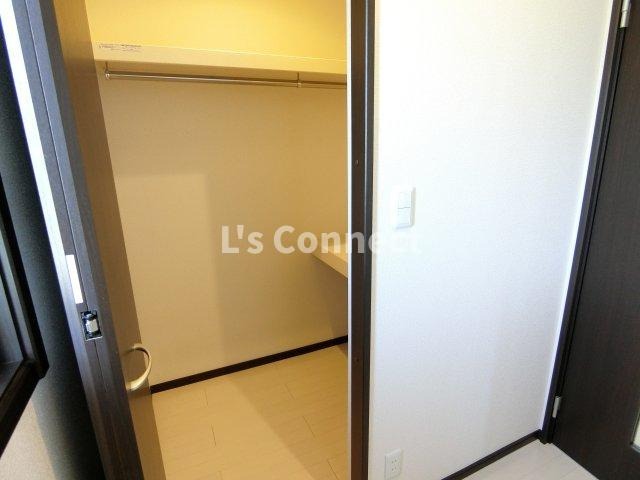 【収納】 | サンライズ江合錦町 | ウォークインクローゼットでお荷物もすっきり収納。