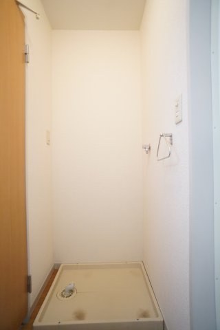 ヴィラージュ市川大町の設備|室内洗濯機置場♪※同間取・別部屋の写真です。