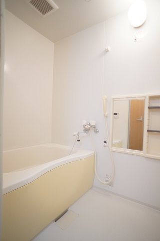 ヴィラージュ市川大町の浴室|※同間取・別部屋の写真です。
