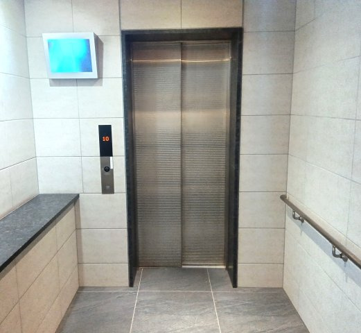 アルファステイツ東宿郷Ⅱの設備|メインエントランスとサブエントランスにエレベーターを設置していますので、使い分けした生活が出来ます。