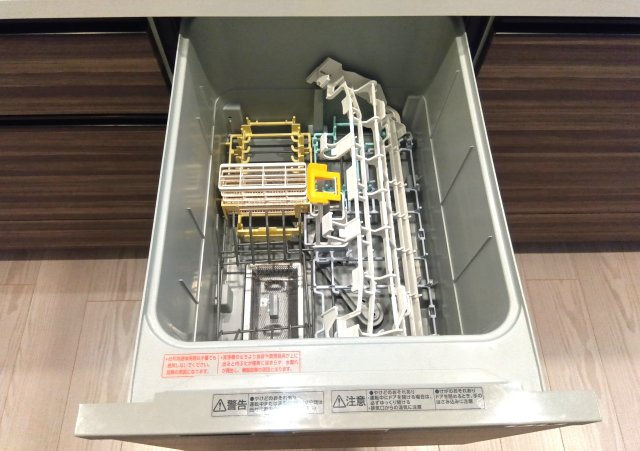 アルファステイツ東宿郷Ⅱの防犯設備|オートロック開錠の操作盤です。セキュリティは安全安心のSECOMですので、留守中の警備は、訪問者の画像記録もできます。
