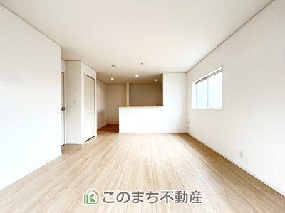 【居間・リビング】 | CRADLE GARDEN小山市千駄塚第２　1号棟 | 同社施工物件写真。※建具やフローリング、その他仕様が異なる場合がございます。