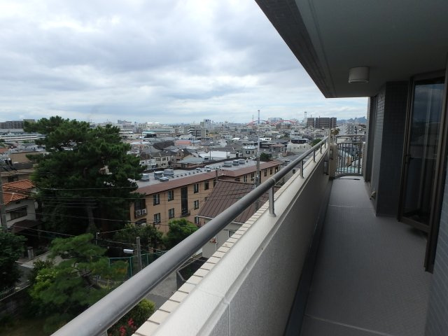 ワコーレ住吉川　WESTのバルコニー