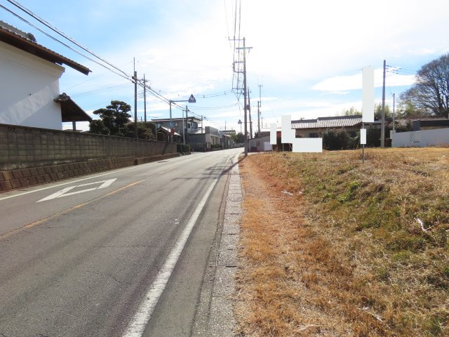 坂戸市石井売地の前面道路含む現地写真