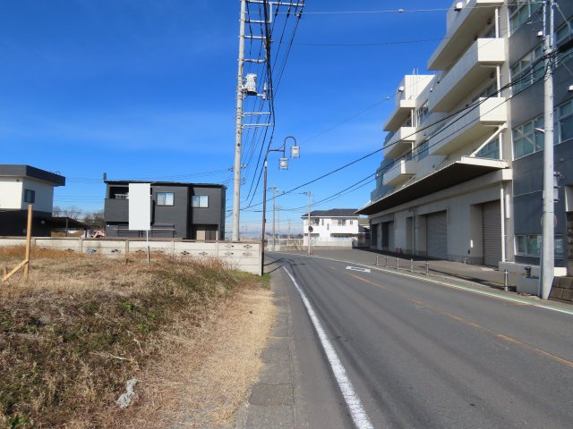 坂戸市石井売地の前面道路含む現地写真