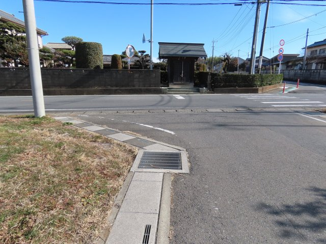 坂戸市石井売地の前面道路含む現地写真