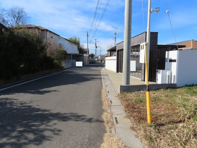 坂戸市石井売地の前面道路含む現地写真