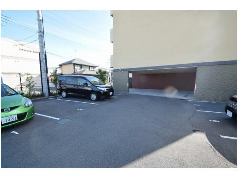 バレーロード辻子の駐車場