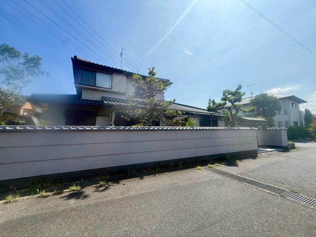 野洲市吉地　中古戸建ての外観