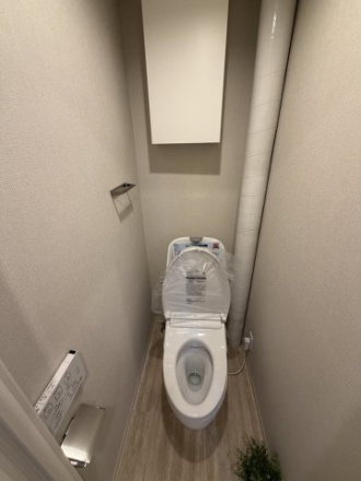 検見川ハイツ２号棟のトイレ|落ち着いた色調のトイレです