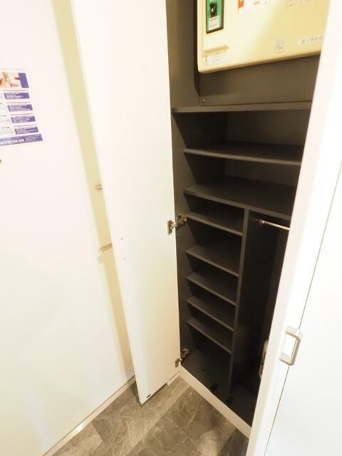 レジディア島津山の玄関|明るい玄関です