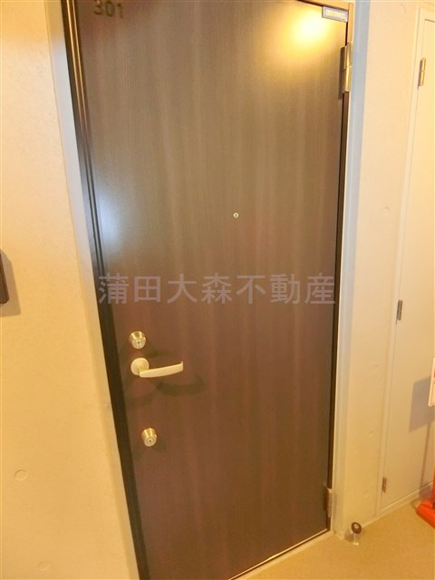 ウェルスクエアイズム大森西の玄関